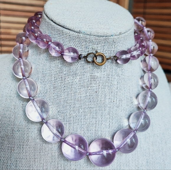 Lavender Lilac Long Lucite Knotted Graduated Round Beaded Vintage Necklace EUC - Picture 3 of 11